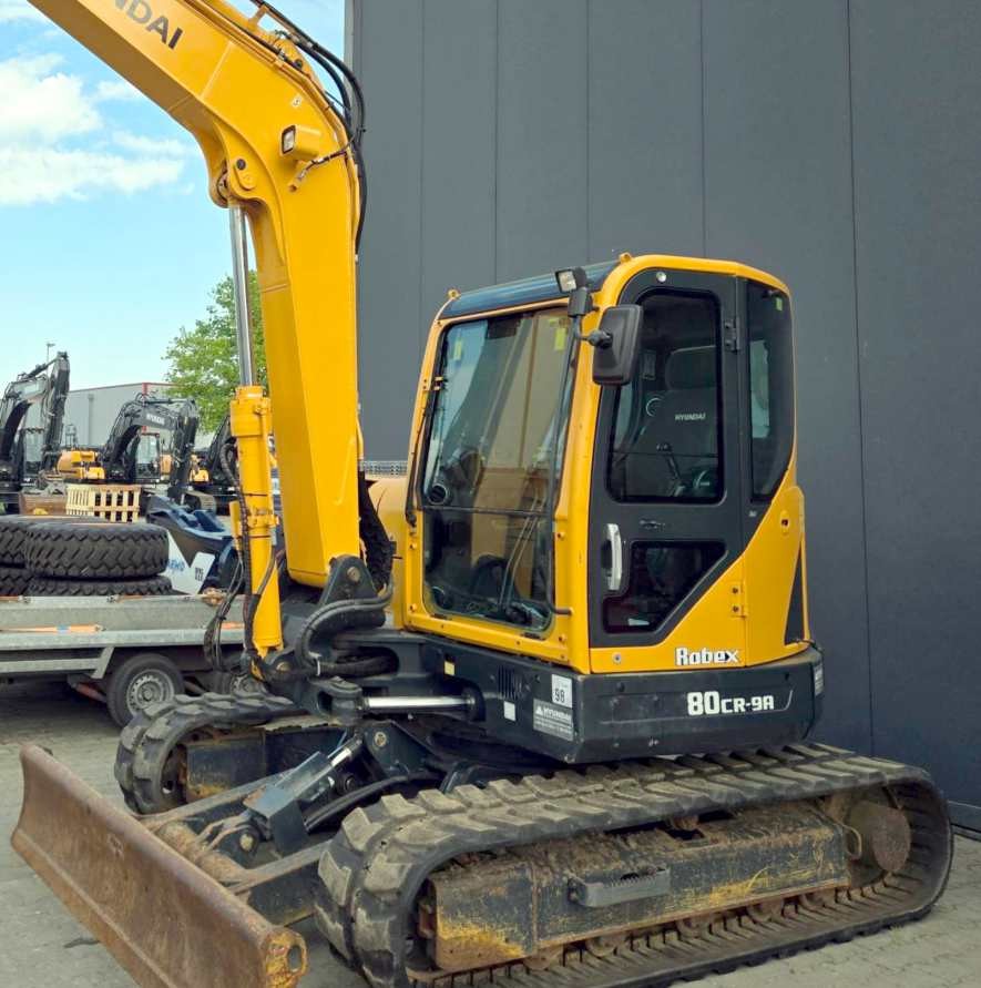 Pásové rýpadlo Hyundai Robex 80CR-9A s radlicou
